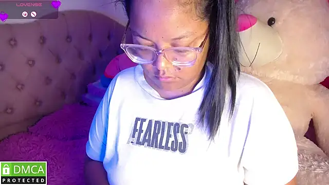 Snapshot of KittyHot20 chatting on 12.17.25 KittyHot20 online show from 12.17.25