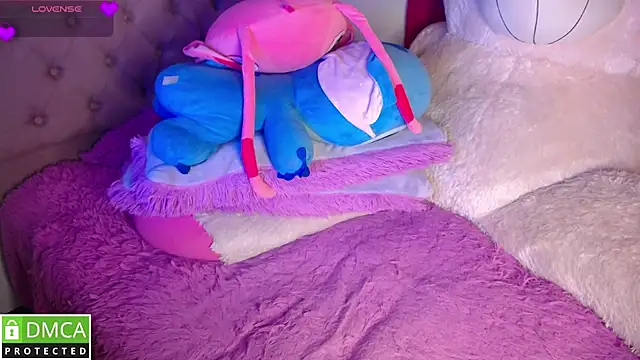 Snapshot of KittyHot20 chatting on 12.20.25 KittyHot20 online show from 12.20.25