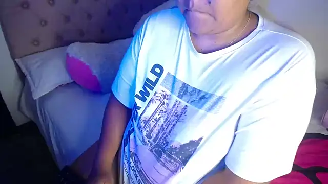 Snapshot of KittyHot20 chatting on 04.15.26 KittyHot20 online show from 04.15.26