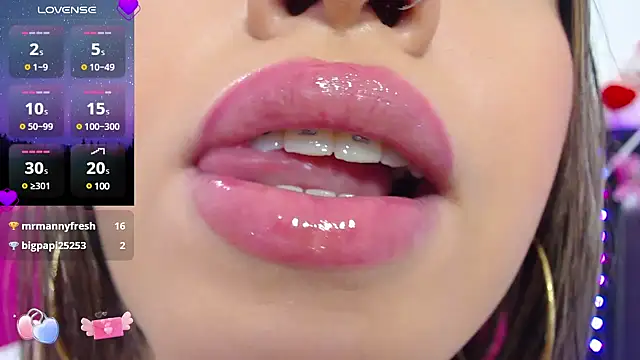 Snapshot of krysten_ritter2 chatting on 03.18.25 krysten ritter2 online show from 03.18.25