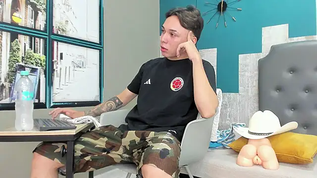 Snapshot of Rhaegal_hot chatting on 12.08.24 Rhaegal hot online show from 12.08.24