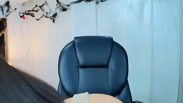 lina bedoya  online show from 11.15.25