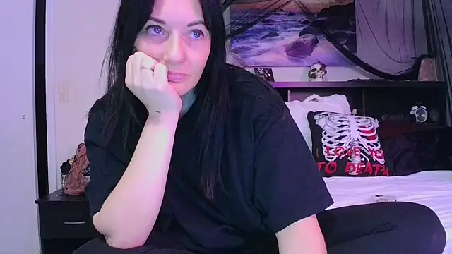 CrystalLakeXO online show from 04.13.26