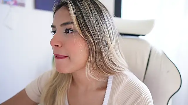 SaraParisi online show from 01.21.25