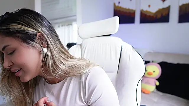 SaraParisi online show from 02.04.25