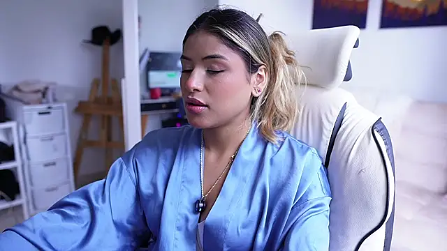 SaraParisi online show from 02.21.25