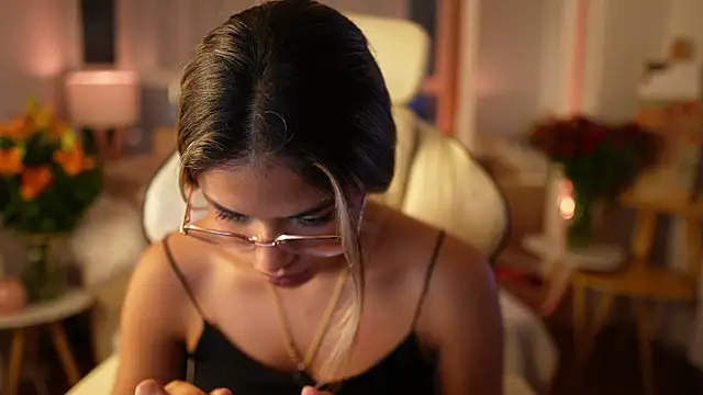 SaraParisi online show from 03.12.25