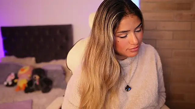 SaraParisi online show from 03.17.25