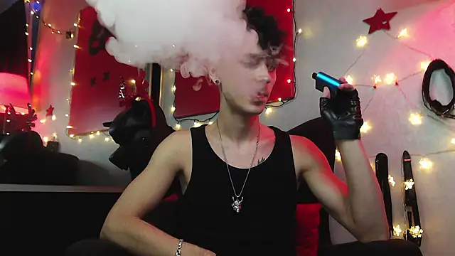 Joseph  Quinn online show from 12.27.24