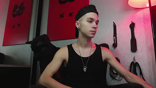 Joseph  Quinn online show from 01.22.25