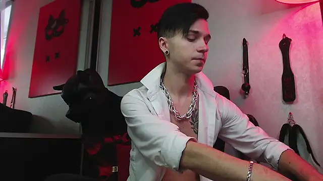 Joseph  Quinn online show from 02.02.25