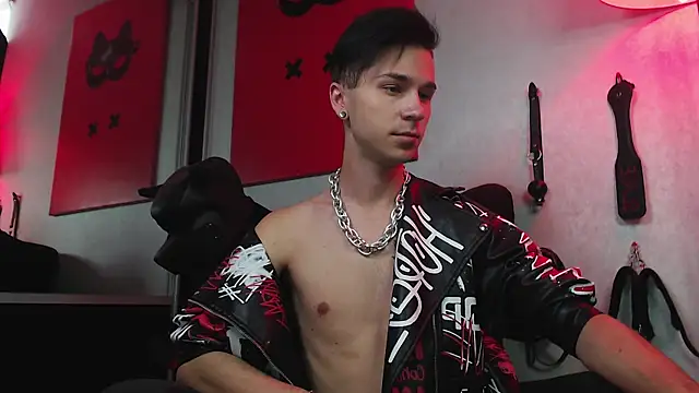 Joseph  Quinn online show from 02.19.25