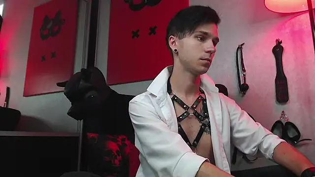 Joseph  Quinn online show from 03.01.25