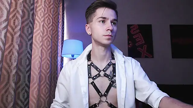 Joseph  Quinn online show from 10.22.25