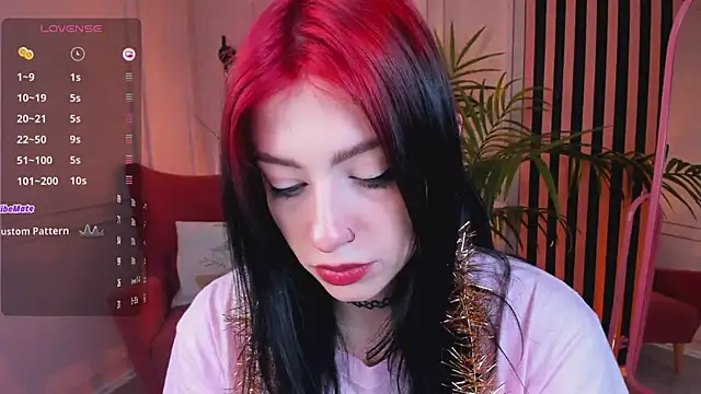 Snapshot of arielabradberry chatting on 12.22.24 arielabradberry online show from 12.22.24