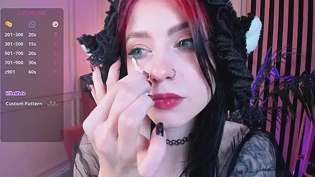 Snapshot of arielabradberry chatting on 12.25.24 arielabradberry online show from 12.25.24