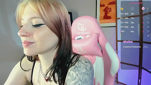 Snapshot of arielabradberry chatting on 09.11.25 arielabradberry online show from 09.11.25