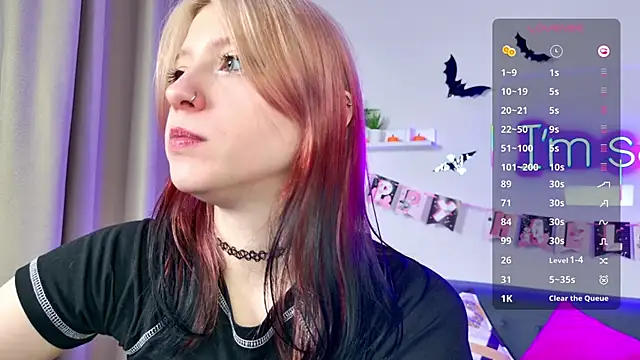 Snapshot of arielabradberry chatting on 10.27.25 arielabradberry online show from 10.27.25