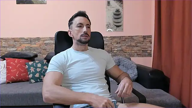 HotHunkTrainer online show from 02.17.25