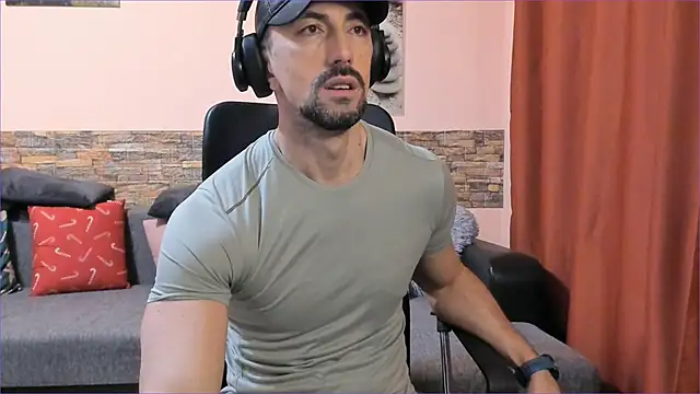 HotHunkTrainer online show from 02.24.25