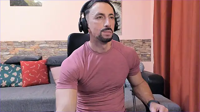 HotHunkTrainer online show from 02.25.25