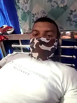 Snapshot of model_yesx chatting on 11.21.25 model yesx online show from 11.21.25