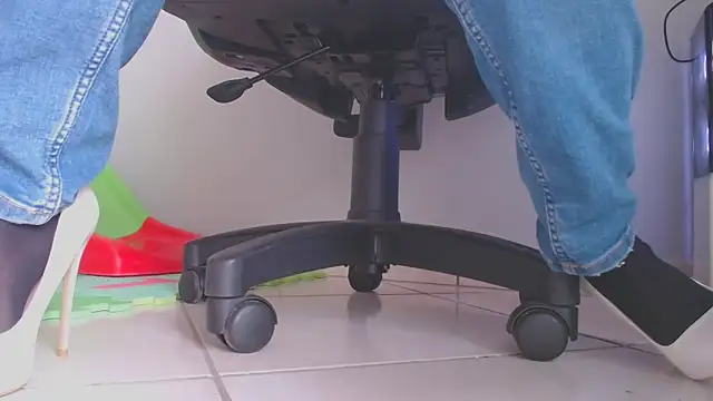 Snapshot of angeldevil193 chatting on 02.20.25 angeldevil193 online show from 02.20.25