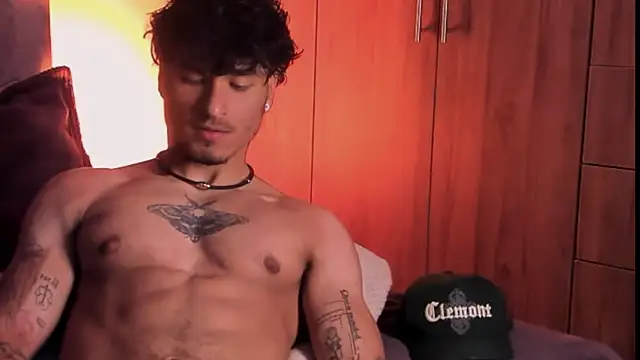 Snapshot of Thomas_Fit1 chatting on 09.17.25 Thomas Fit1 online show from 09.17.25