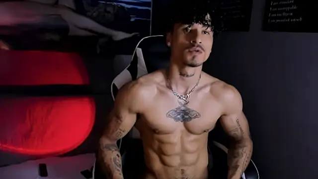 Snapshot of Thomas_Fit1 chatting on 04.17.26 Thomas Fit1 online show from 04.17.26
