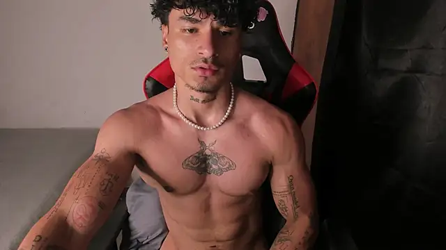 Snapshot of Thomas_Fit1 chatting on 05.23.26 Thomas Fit1 online show from 05.23.26