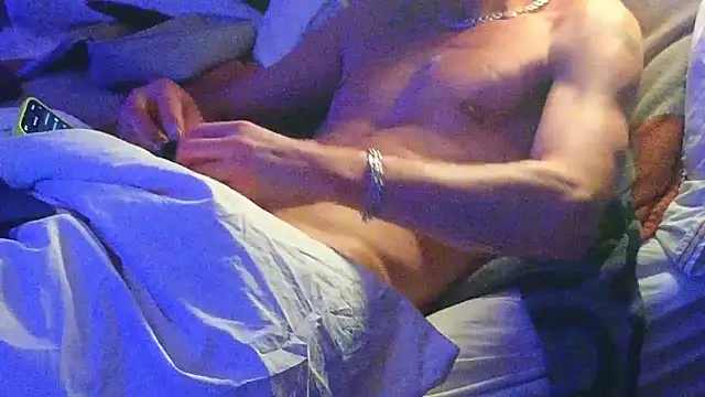 Snapshot of YouLikeBigDick9 chatting on 03.14.25 YouLikeBigDick9 online show from 03.14.25