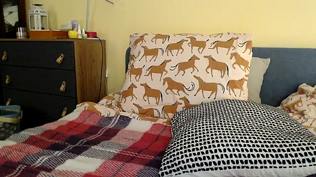 Scarlettford online show from 12.04.24