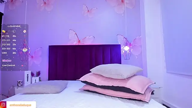 AnthonelaDuque online show from 03.10.25