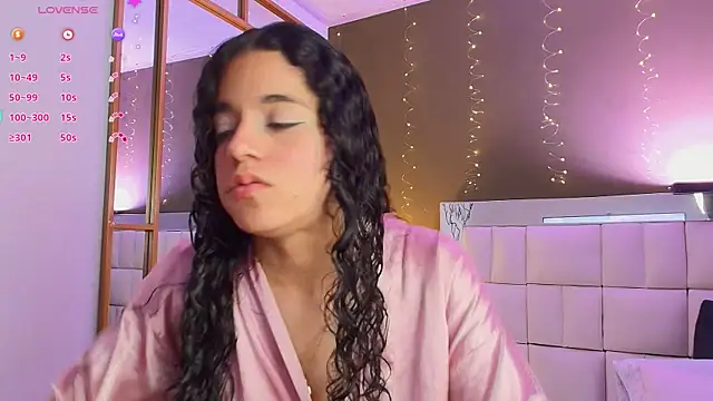 Snapshot of anahi_maite chatting on 09.18.25 anahi maite online show from 09.18.25