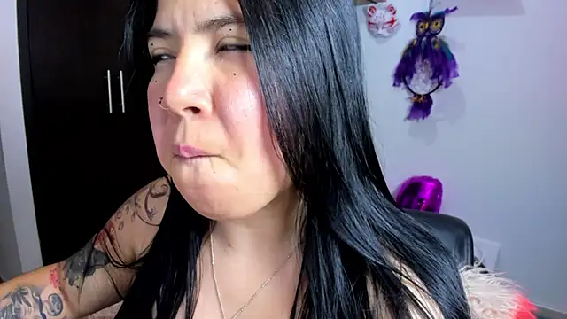 Snapshot of AilynRed chatting on 02.18.25 AilynRed online show from 02.18.25