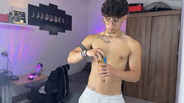 Kisan Smith online show from 10.31.25