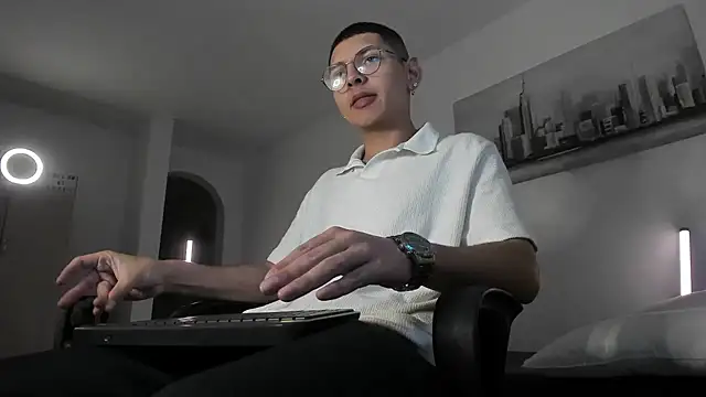 a lejandro 0 8 online show from 03.16.25