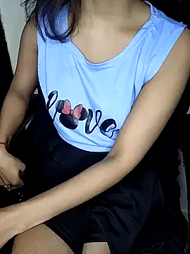 Snapshot of Leeeezzzz_roy chatting on 01.11.25 Leeeezzzz roy online show from 01.11.25