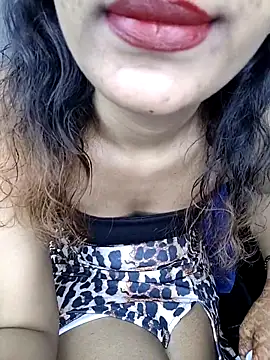 Snapshot of Leeeezzzz_roy chatting on 10.04.25 Leeeezzzz roy online show from 10.04.25