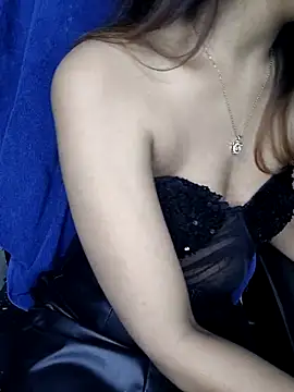 Snapshot of Leeeezzzz_roy chatting on 11.24.25 Leeeezzzz roy online show from 11.24.25