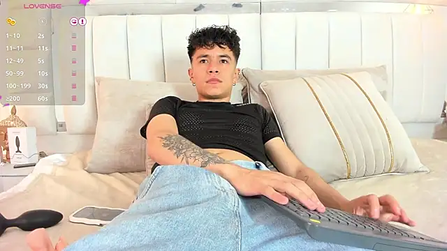 Snapshot of 1m_Joel chatting on 12.18.24 1m Joel online show from 12.18.24