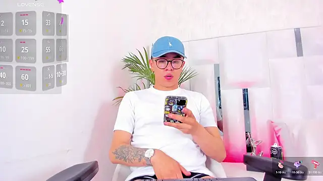 Snapshot of 1m_Joel chatting on 10.25.25 1m Joel online show from 10.25.25