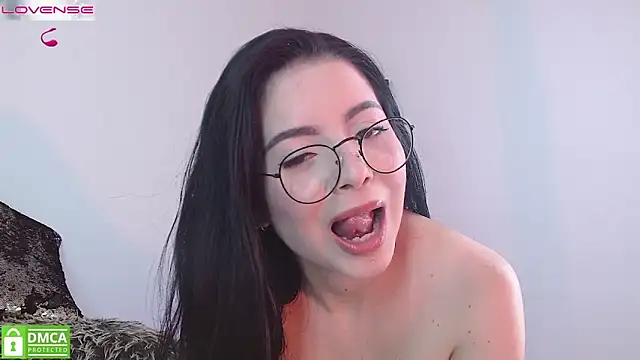 LauryMoons online show from 04.06.26