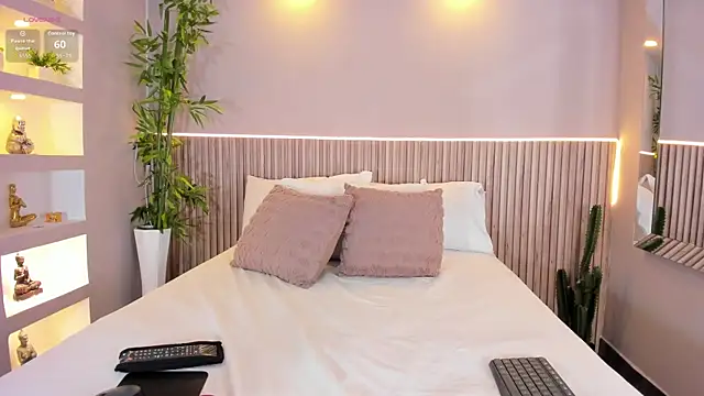 EmmilyCollson online show from 12.03.25