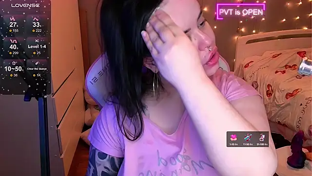 Snapshot of og_maddison chatting on 12.13.24 og maddison online show from 12.13.24