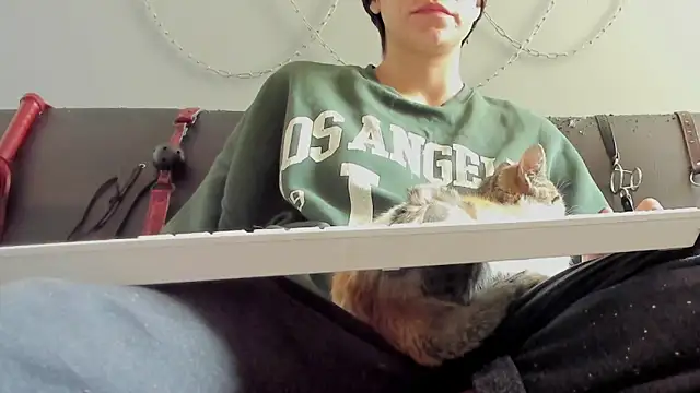 Snapshot of K_Intraven0us chatting on 09.12.25 K Intraven0us online show from 09.12.25