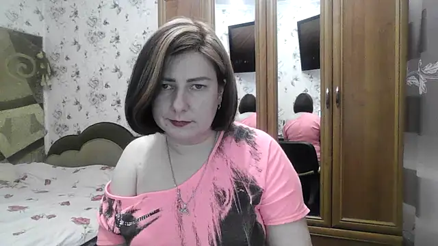 Snapshot of SophieNightAh chatting on 11.25.25 SophieNightAh online show from 11.25.25