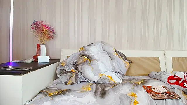 Snapshot of Meowroslava chatting on 10.10.25 Meowroslava online show from 10.10.25