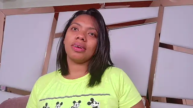 lia mariana online show from 11.22.25