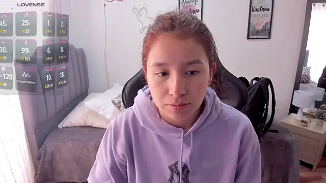 Snapshot of Amy_joones chatting on 03.04.25 Amy joones online show from 03.04.25